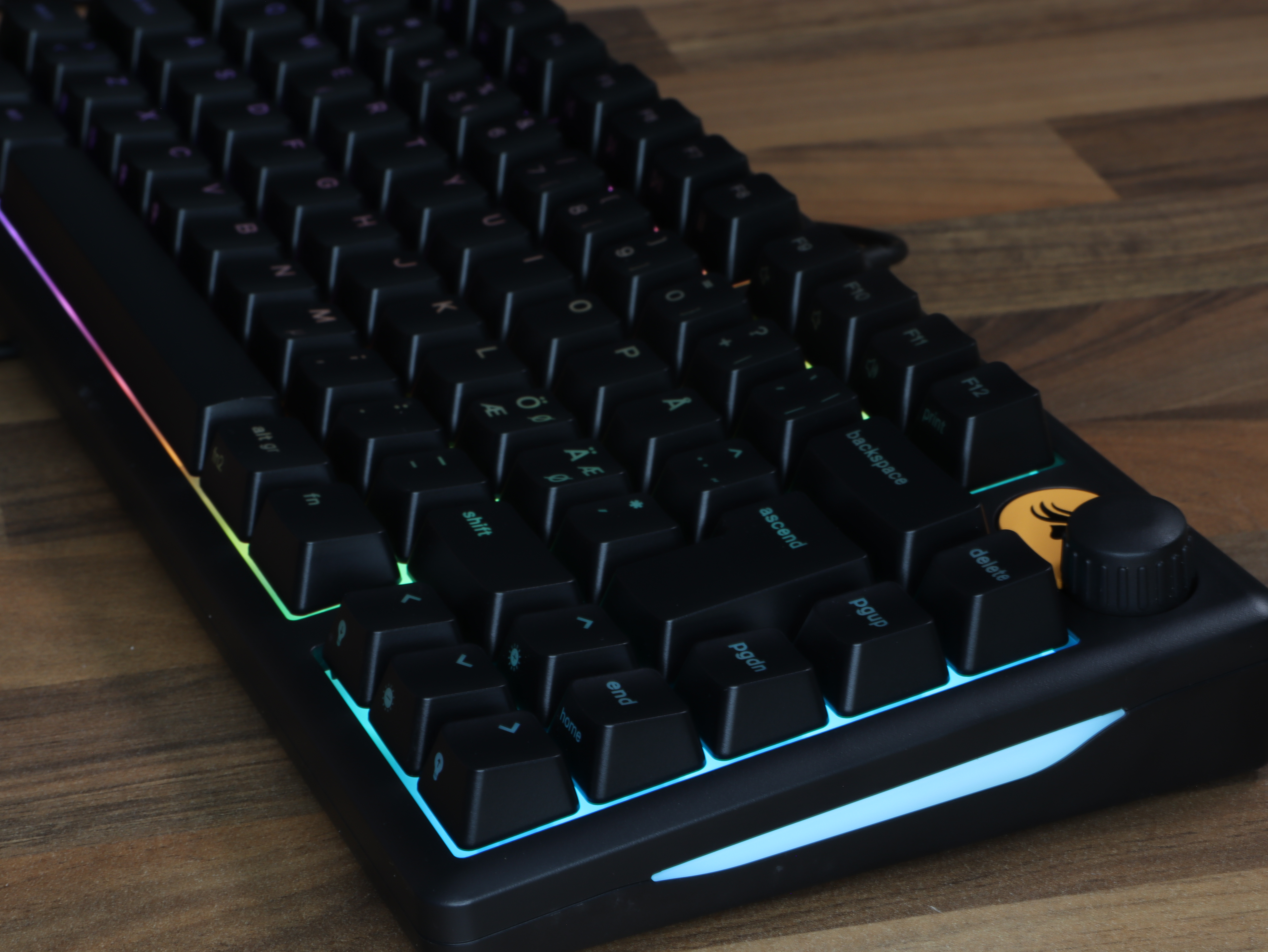 Glorious GMBK 75% keyboard wired low price waterproof gaming budget.JPG
